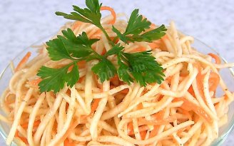 Сельдерей по-корейски, который изменит ваше представление об овоще: рецепт хрустящей закуски (видео)