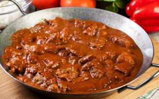 Вкусно как у мамы: нежная подлива с мясом, которая всегда получается (видео)