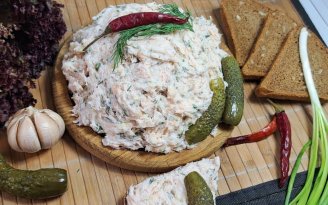 Без нее борщ – не борщ: как приготовить идеальную традиционную намазку из сала (видео)