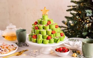 Праздничная съедобная елка из блинов: эффектная закуска, которая удивит гостей (видео)