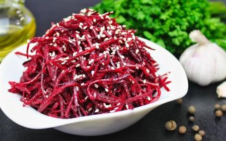 Не капустой единой: как вкусно замариновать свеклу (видео)