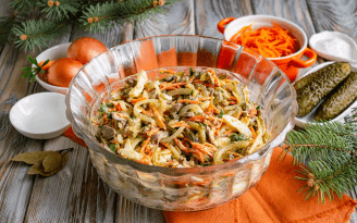 Салат с куриной печенью: вкуснятина для всей семьи за минимальные деньги (видео)