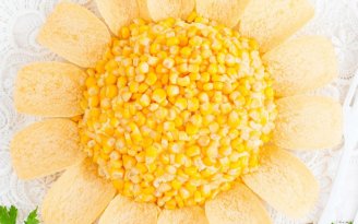 Зимой почувствуете вкус лета: как приготовить яркий салат "Солнышко" (видео)