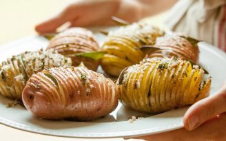 Так картофель можно готовить хоть каждый день: не вареный и не жареный, вкусный и не надоедает (видео)