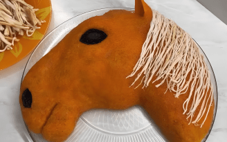 Салат "Конь" на Новый год 2026: рецепт символического блюда (видео)