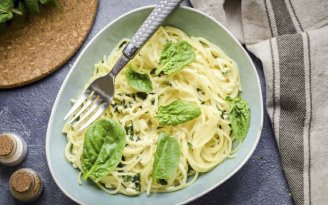 Быстро, сытно и вкусно: рецепт пасты в сырном соусе (видео)