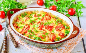 Картофель, курица и много сыра: рецепт сытной запеканки на ужин (видео)
