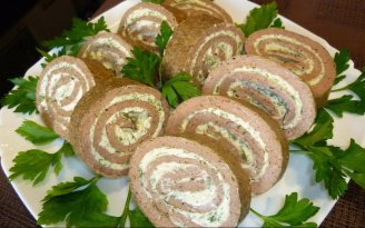 Мягкий, ароматный и сытный: рулет из печени без лишней мороки (видео)