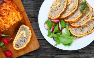 Вместо котлет и отбивных: праздничное мясное блюдо, которое непременно поразит гостей (видео)