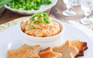 Потрясающая намазка за копейки: готовим вкусные бутерброды за 5 минут (видео)