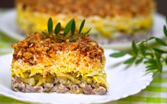 Салат "Принц" к Новому году: королевский вкусный и благородно нежный (видео)