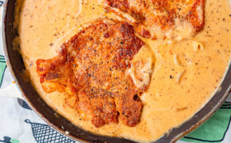 Вкус Юга: свиные отбивные в сливочном соусе