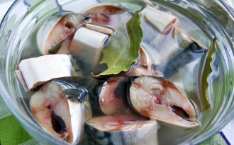 Как замариновать мороженую скумбрию