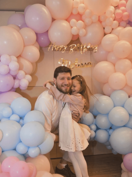 Холостяк Вячеслав Коавцов, дочь