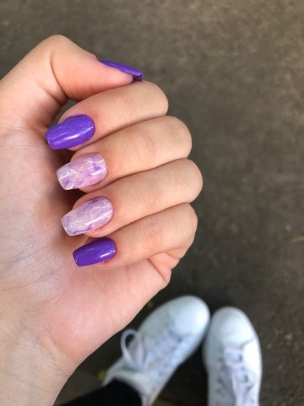 violet manicure