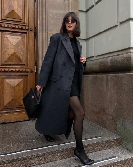 Серое пальто с платьем мини