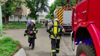 В Одессе На Фонтанской дороге, 17 в квартире на третьем этаже произошел взрыв. 