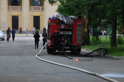 Працюють рятувальники