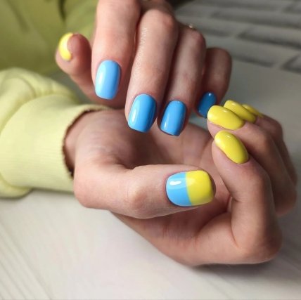 Синьо-жовтий манікюр