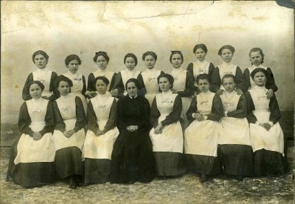 Жіноче училище Степанової у Дніпрі фото гімназисток