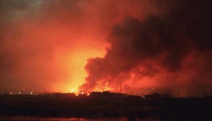 Пожежа після атаки на газову інфраструктуру.