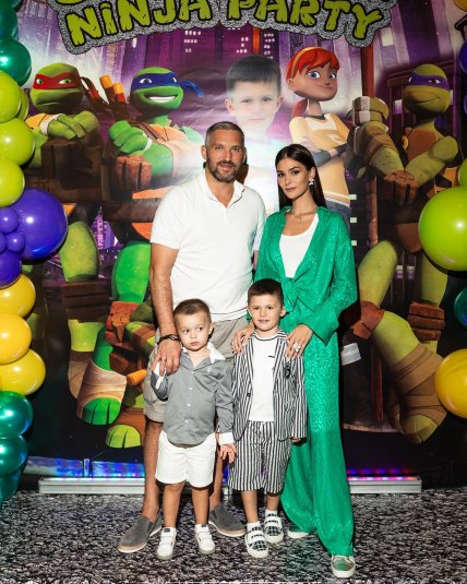 Как выглядит жена и дети путиниста Александра Овечкина