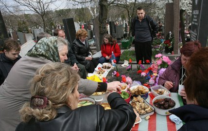 Проводы, кладбище