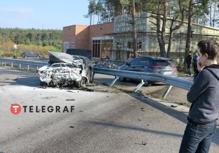 "Додж" после столкновения загорелся