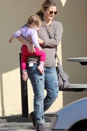 Беременная Дрю Бэрримор с дочкой (ФОТО) - изображение №3