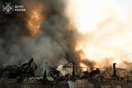 Дим над Києвом після атаки РФ та критичного погіршення якості повітря