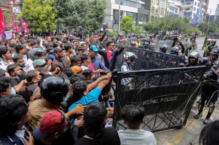 Массовые митинги в Непале после запрета соцсетей