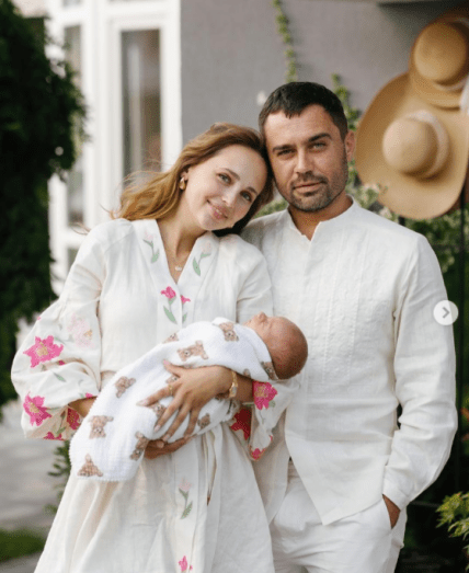 Супруги Саламаха с ребенком