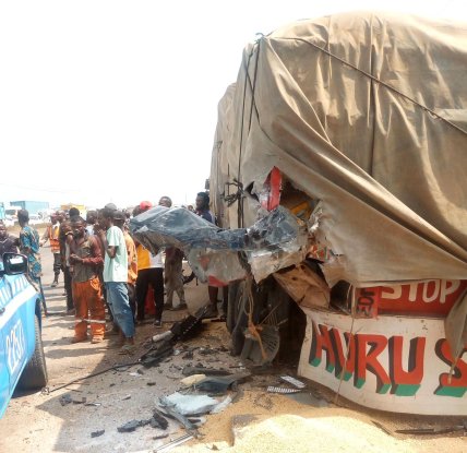 Грузовик, в который врезался автомобиль Джошуа