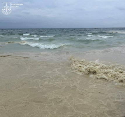 Плями у морі Одеси 24 грудня