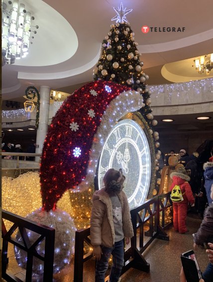 Елку Харькова установили в метро