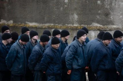 ЗМІ показали, як живуть російські полонені в колонії