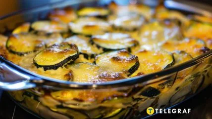 Эта запеканка понравится даже тем, кто не любит кабачки (изображение создано с помощью ИИ)