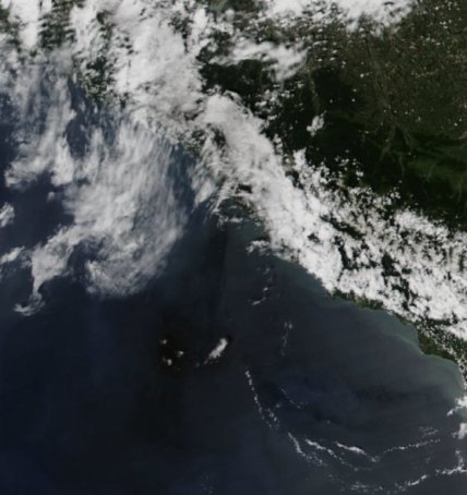Фото пожара на НПЗ в Краснодарском крае РФ со спутника VIIRS