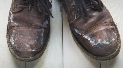 Як очистити сліди солі на взутті
