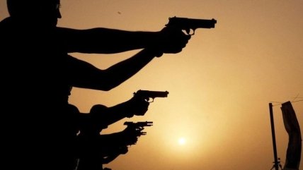 Знищувати загарбників під час воєнного стану дозволено усім цивільним громадянам