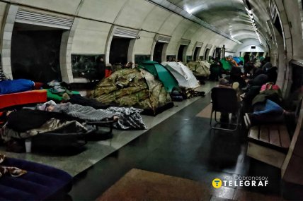 Люди ночевали в метро из-за удара РФ по Киеву 6.12.2025