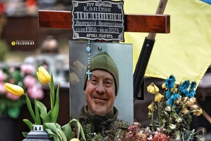 Могила защитника на Марсовом поле