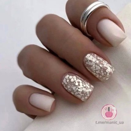 блискітки в манікюрі