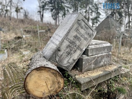 Старое надгробие Польское кладбище