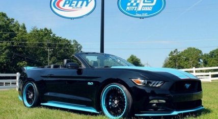 Ford показала улучшенный вариант Mustang GT