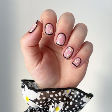 манікюр з квіточками