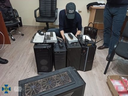 СБУ разоблачила ботоферму с кураторами из России