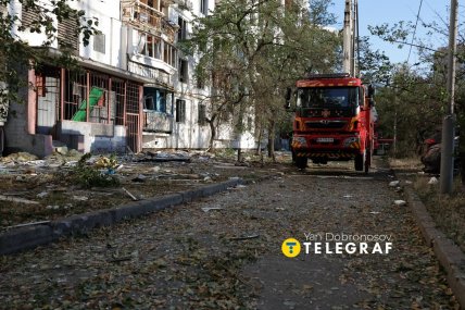 Последствия российской атаки в жилом районе Киева