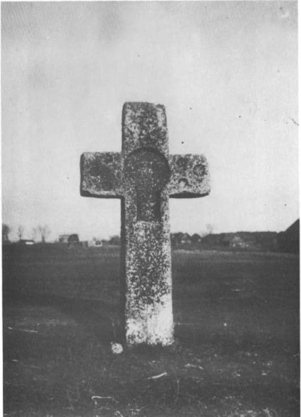 Раритетное фото креста на Волыни