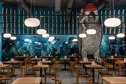 Магазин "Сільпо" в Одессе с морской тематикой